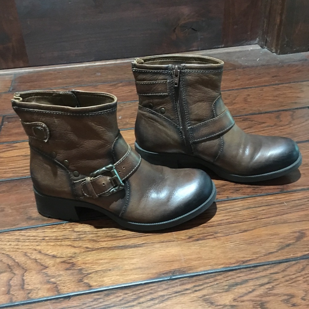 Earth Redwood Almond Boots